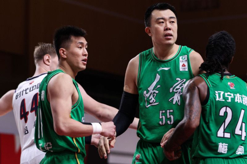 把手机递给了萧老太太：您打吧。